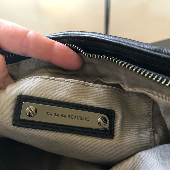 Black leather wristlet by Banana Republic - Picture 2 of 5